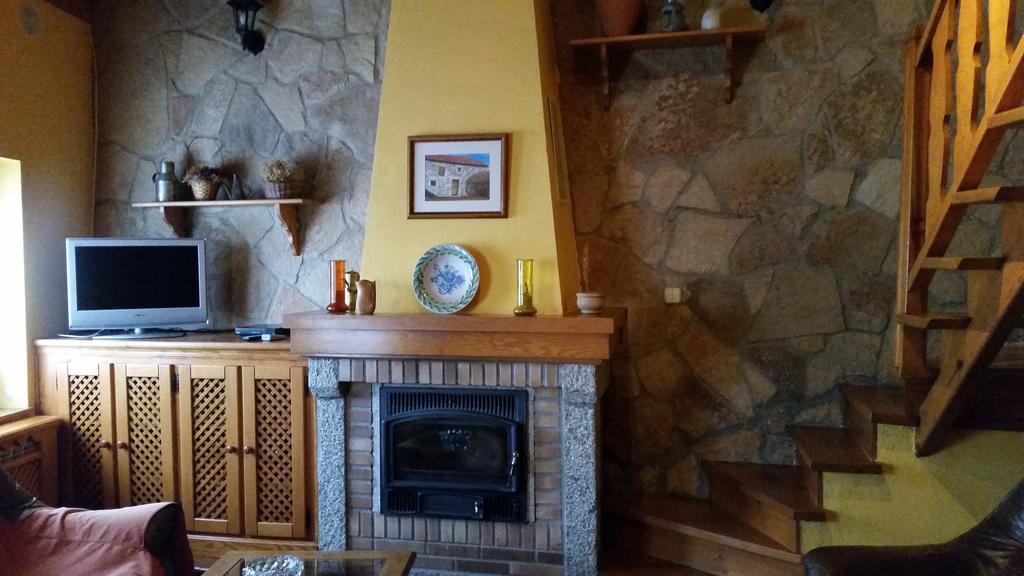 Casa Rural El Casillo Del Abuelo Goyo Pensionat Navarredonda de Gredos Exteriör bild