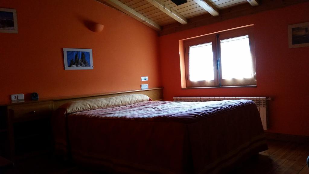 Casa Rural El Casillo Del Abuelo Goyo Pensionat Navarredonda de Gredos Rum bild