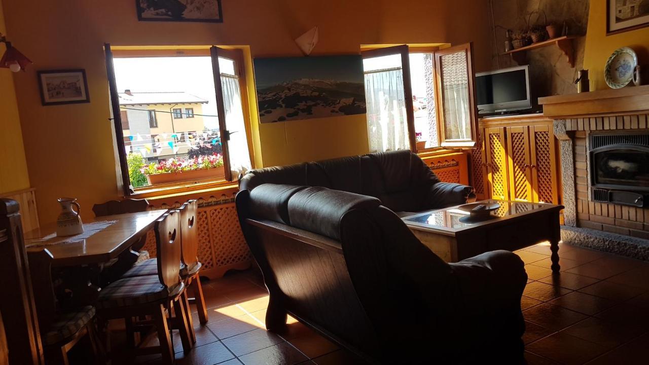 Casa Rural El Casillo Del Abuelo Goyo Pensionat Navarredonda de Gredos Exteriör bild